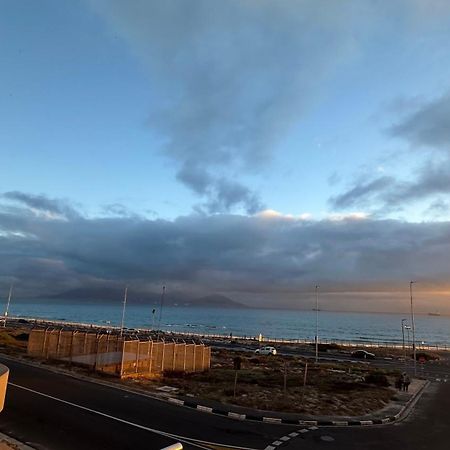 Oceansnest Guest House Bloubergstrand Buitenkant foto