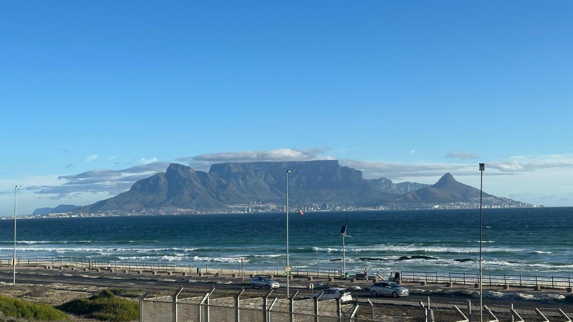 Oceansnest Guest House Bloubergstrand Buitenkant foto
