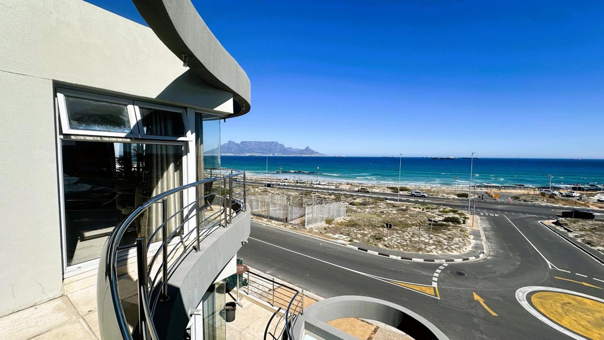 Oceansnest Guest House Bloubergstrand Buitenkant foto