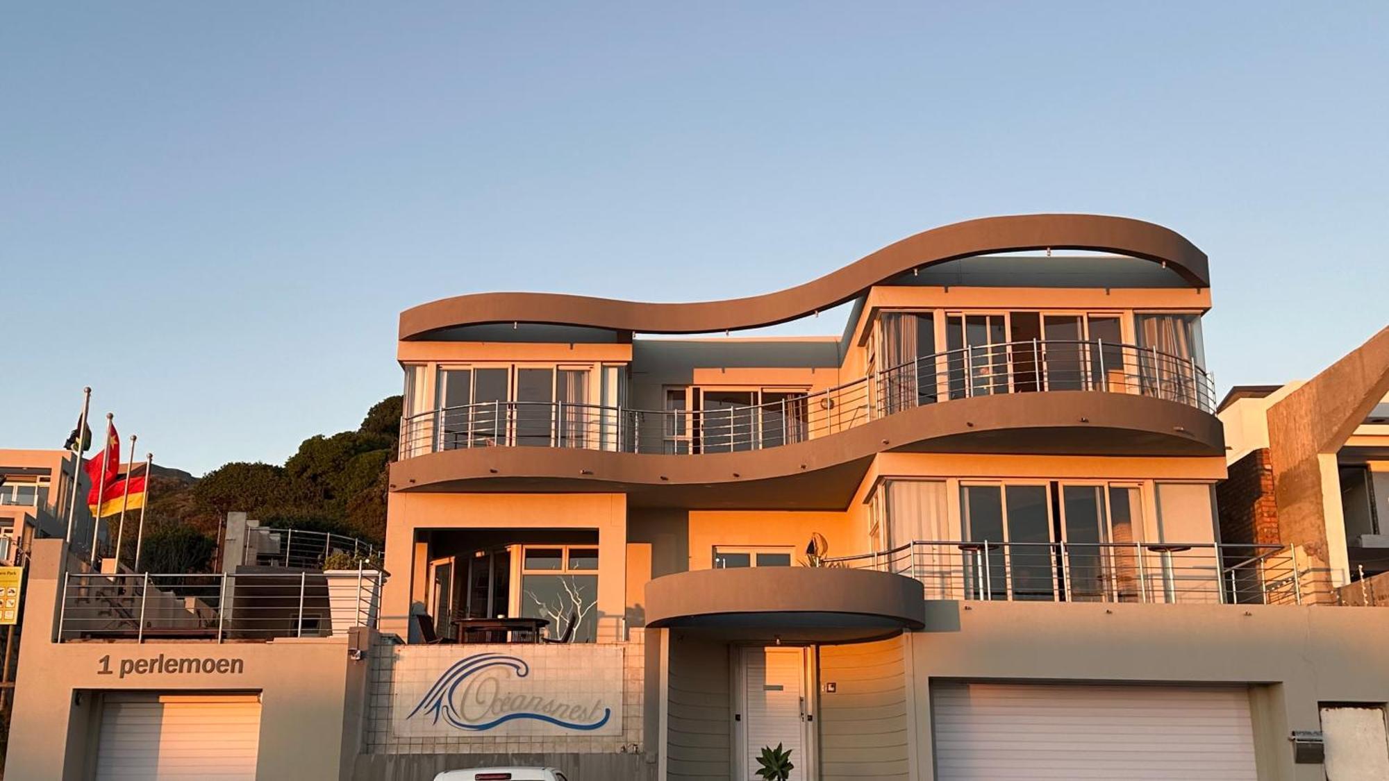Oceansnest Guest House Bloubergstrand Buitenkant foto