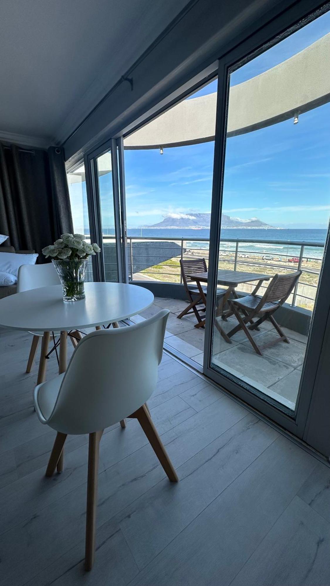 Oceansnest Guest House Bloubergstrand Buitenkant foto