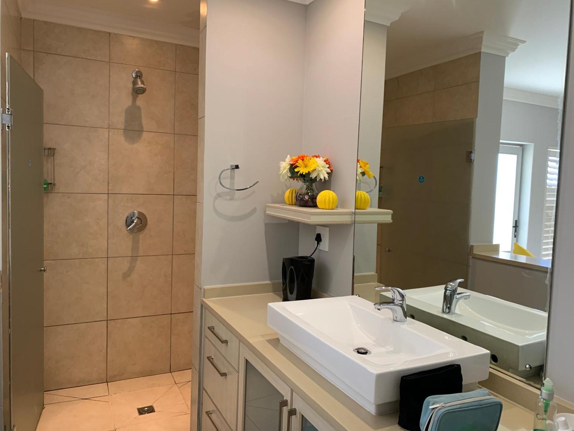 Oceansnest Guest House Bloubergstrand Buitenkant foto