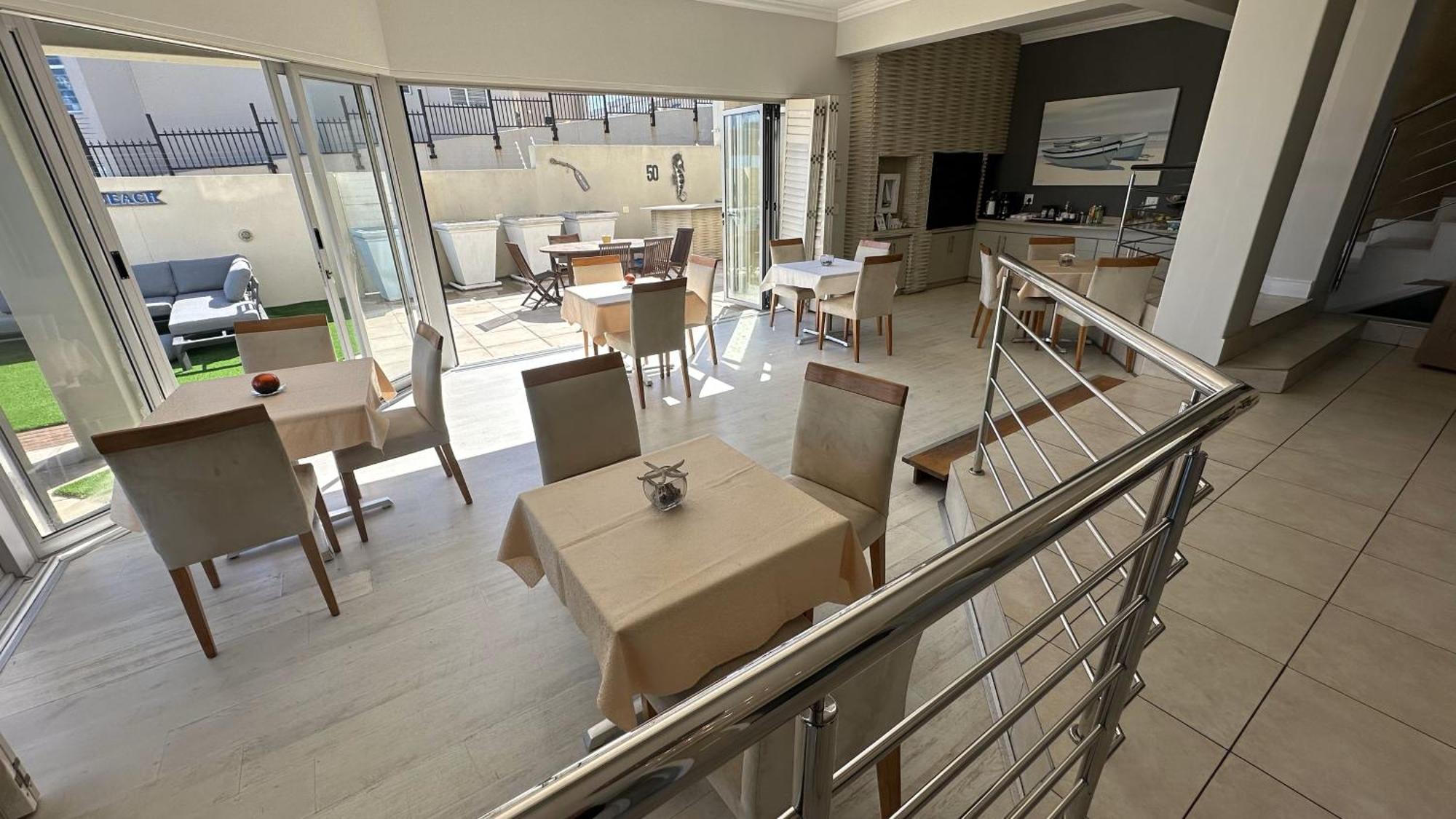 Oceansnest Guest House Bloubergstrand Buitenkant foto