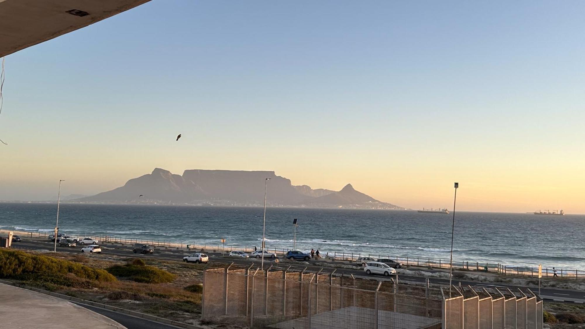 Oceansnest Guest House Bloubergstrand Buitenkant foto