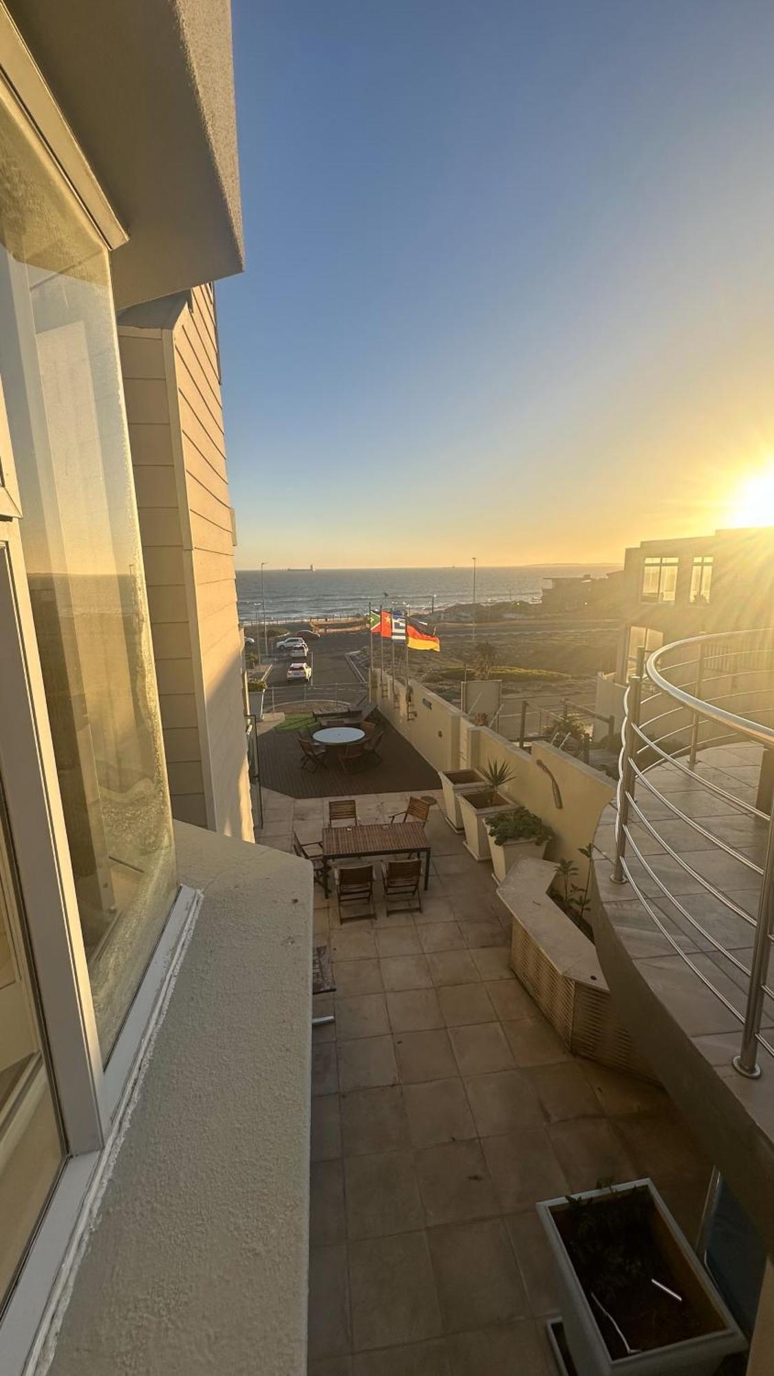Oceansnest Guest House Bloubergstrand Buitenkant foto