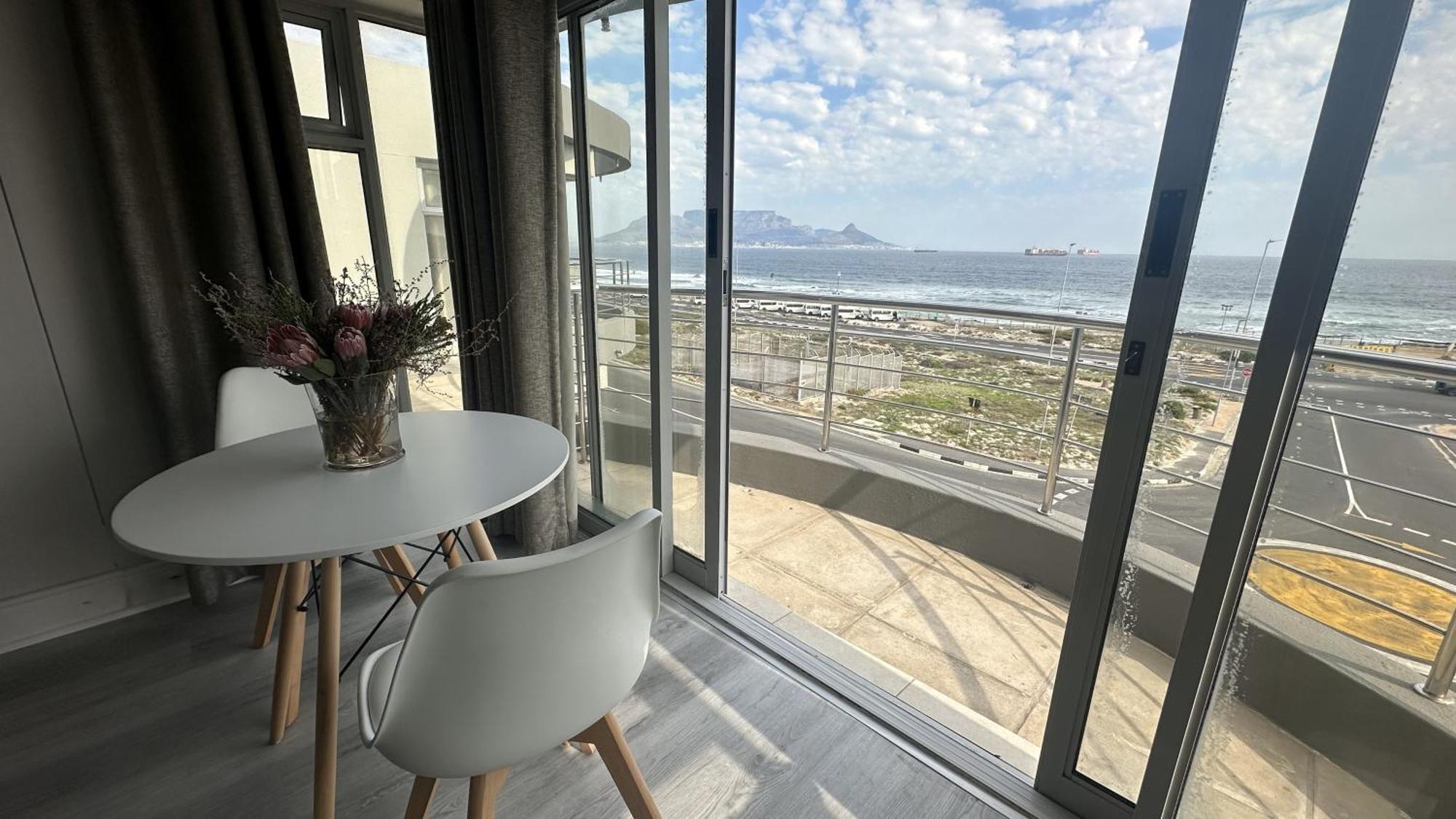 Oceansnest Guest House Bloubergstrand Buitenkant foto