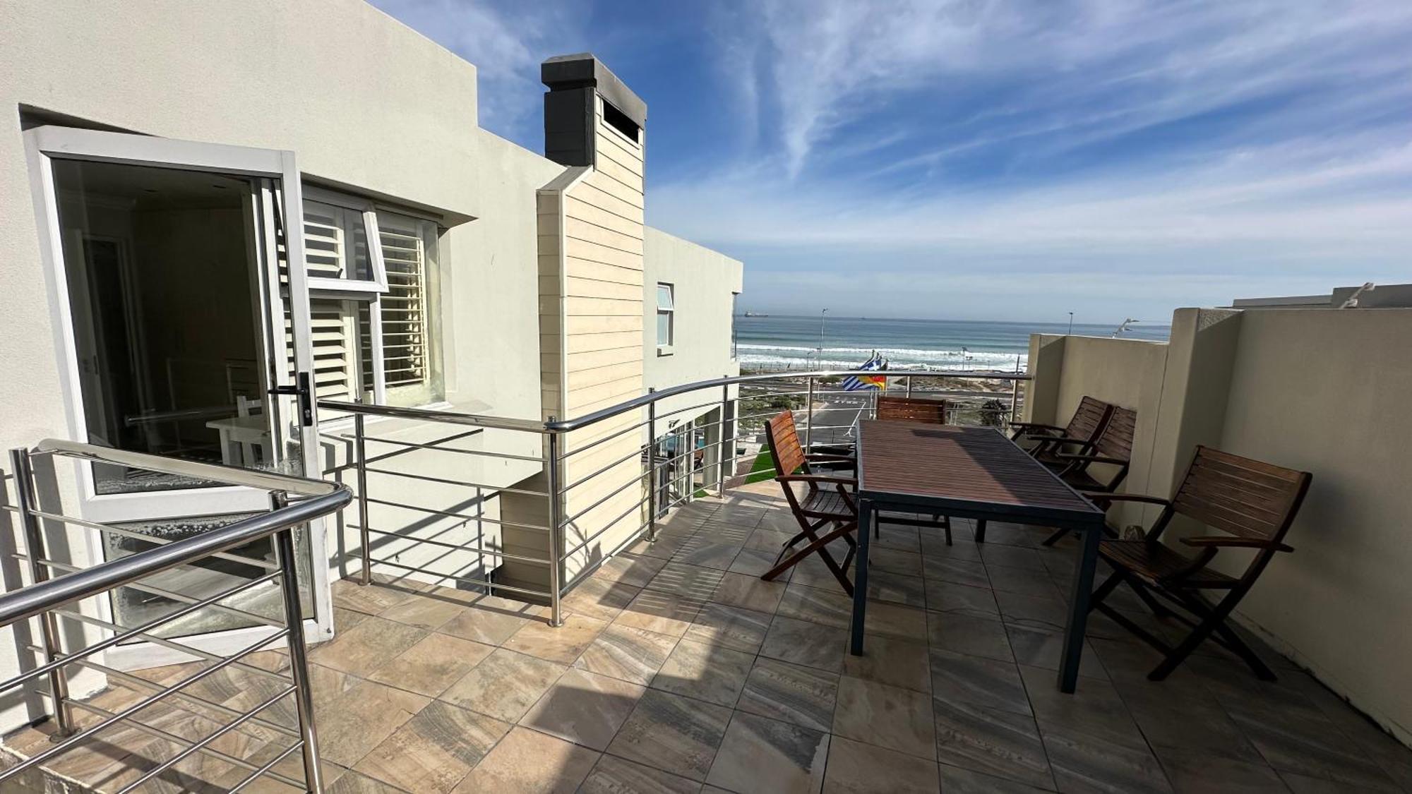 Oceansnest Guest House Bloubergstrand Buitenkant foto